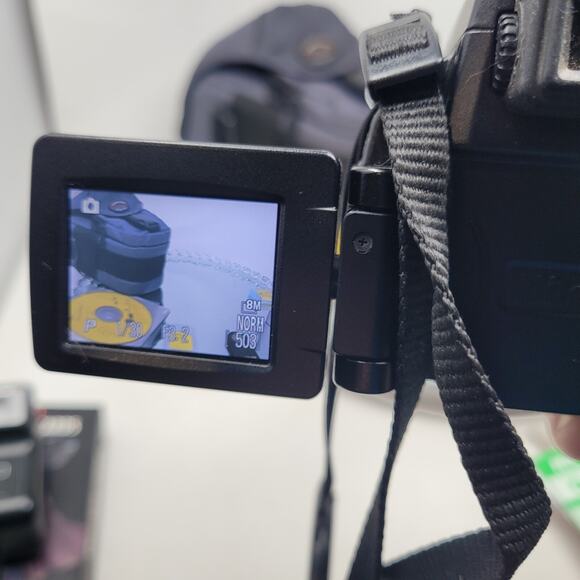 NIKON Coolpix E8800 VR 10x 8MP Camera Bundle Case, Card, Remote, 2 Batt's, More! - Picture 6 of 9